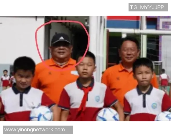 足球界哀悼有哪位传奇明星离世引发球迷深切怀念