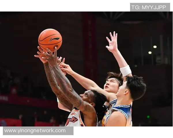 上海篮球队在联合会杯中的灵活性表现与战术创新分析